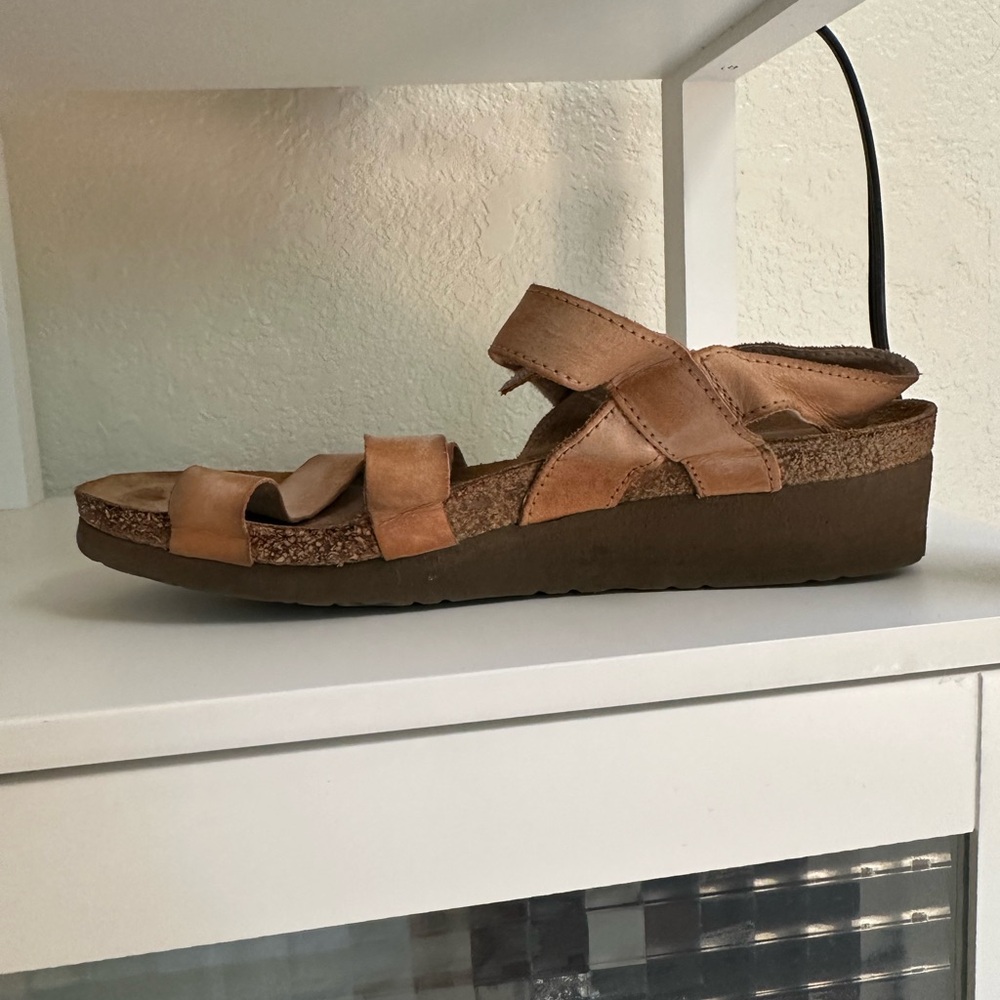 Naot Sandles